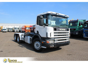 Kamion s kukastom dizalicom SCANIA P124