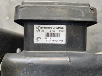 Kočioni ventil MERCEDES-BENZ ACTROS MP4 / FRONT EBS VALVE / K015420 / A0004295724: slika Kočioni ventil MERCEDES-BENZ ACTROS MP4 / FRONT EBS VALVE / K015420 / A0004295724