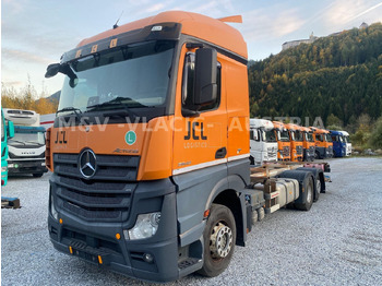 Transporter kontejnera/ Kamion s izmjenjivim sanducima MERCEDES-BENZ