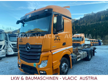 Transporter kontejnera/ Kamion s izmjenjivim sanducima MERCEDES-BENZ Actros 2545