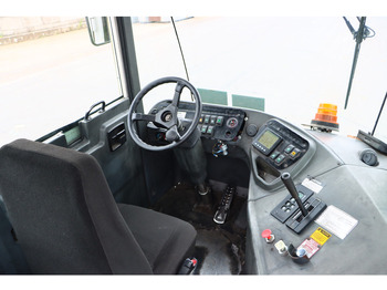 Terminalni traktor Kalmar TT612D: slika Terminalni traktor Kalmar TT612D Terminalni traktor Kalmar TT612D: slika Terminalni traktor Kalmar TT612D