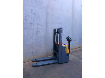 Slagač stoga Jungheinrich EJC 110 250 ZT Li-Ion: slika Slagač stoga Jungheinrich EJC 110 250 ZT Li-Ion Slagač stoga Jungheinrich EJC 110 250 ZT Li-Ion: slika Slagač stoga Jungheinrich EJC 110 250 ZT Li-Ion