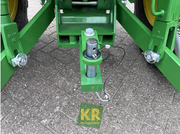 Novi Mali traktor John Deere 4066M: slika Novi Mali traktor John Deere 4066M