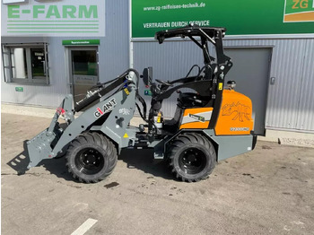 Utovarivač na kotačima GIANT