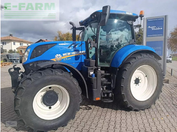 Traktor NEW HOLLAND T7.225