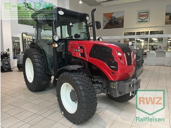 Traktor VALTRA