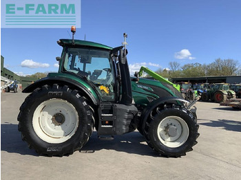 Traktor VALTRA T214