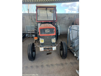Traktor MASSEY FERGUSON 100 series