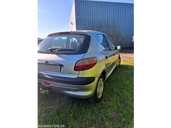 Automobil