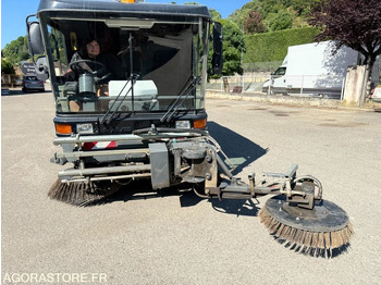 Cestovna čistilica balayeuse aspiratrice MATHIEUX C 560-2003-6077 Heures: slika Cestovna čistilica balayeuse aspiratrice MATHIEUX C 560-2003-6077 Heures Cestovna čistilica balayeuse aspiratrice MATHIEUX C 560-2003-6077 Heures: slika Cestovna čistilica balayeuse aspiratrice MATHIEUX C 560-2003-6077 Heures