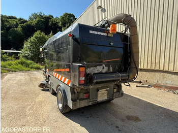 Cestovna čistilica balayeuse aspiratrice MATHIEUX C 560-2003-6077 Heures: slika Cestovna čistilica balayeuse aspiratrice MATHIEUX C 560-2003-6077 Heures Cestovna čistilica balayeuse aspiratrice MATHIEUX C 560-2003-6077 Heures: slika Cestovna čistilica balayeuse aspiratrice MATHIEUX C 560-2003-6077 Heures