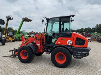 Utovarivač na kotačima KUBOTA R090