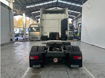 Tegljač DAF XF 106.460 SPACECAB: slika Tegljač DAF XF 106.460 SPACECAB