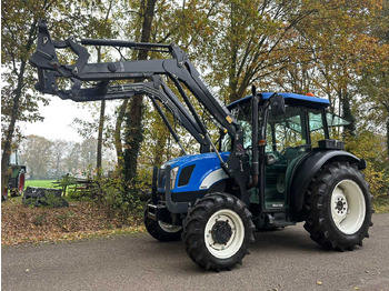 Traktor NEW HOLLAND