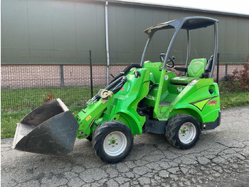 Utovarivač na kotačima AVANT