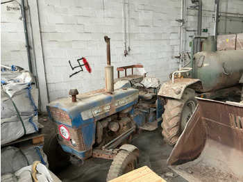 Traktor FORD
