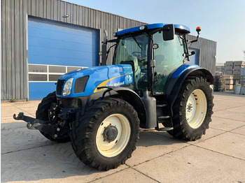 Traktor NEW HOLLAND T6070