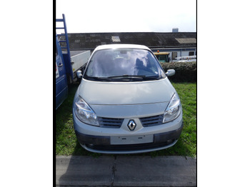 Automobil RENAULT