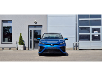 Limuzina Toyota Mirai: slika Limuzina Toyota Mirai