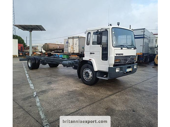 Kamion-šasija VOLVO FL