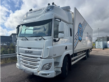 Kamion sandučar DAF CF 440