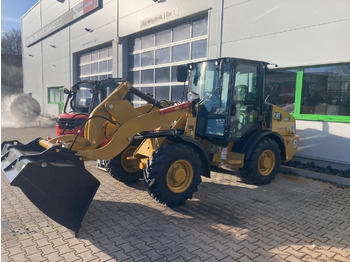 Utovarivač na kotačima CATERPILLAR 906