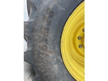 Traktor John Deere 6210 R: slika Traktor John Deere 6210 R