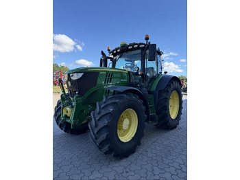 Traktor JOHN DEERE 6215R