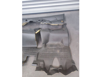 Kabina i unutrašnjost za Kamion Nissan Floor Mat: slika Kabina i unutrašnjost za Kamion Nissan Floor Mat