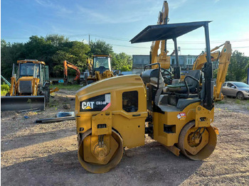 Valjak CATERPILLAR CB24B