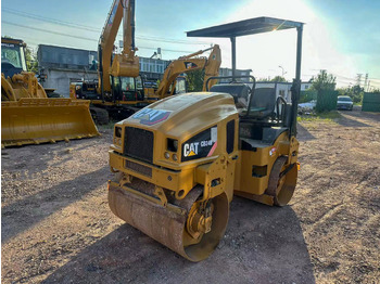 Valjak CATERPILLAR CB24B: slika Valjak CATERPILLAR CB24B