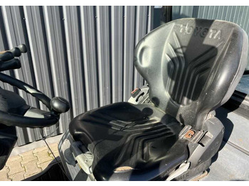 Diesel viličar Toyota 8FDF30: slika Diesel viličar Toyota 8FDF30