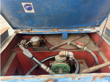 Kamion cisterna za prijevoz goriva IBC 1500 liter: slika Kamion cisterna za prijevoz goriva IBC 1500 liter Kamion cisterna za prijevoz goriva IBC 1500 liter: slika Kamion cisterna za prijevoz goriva IBC 1500 liter