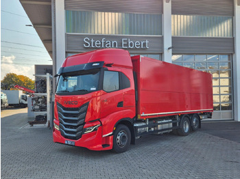 Kamion za prijevoz pića IVECO