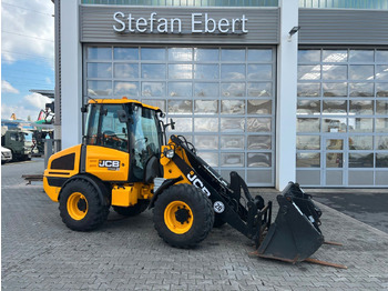 Utovarivač na kotačima JCB 407