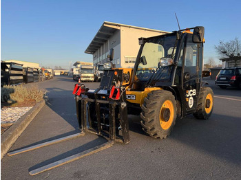 Teleskopski rukovatelj JCB