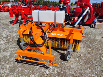 Metla za Namjenska/ Posebna vozila POM Augustów 2m Zamiatarka Typ T801/2 - dostępna od ręki!: slika Metla za Namjenska/ Posebna vozila POM Augustów 2m Zamiatarka Typ T801/2 - dostępna od ręki!