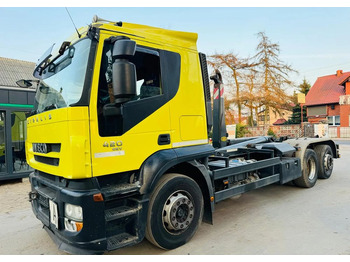 Kamion s kukastom dizalicom IVECO Stralis