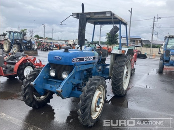 Traktor NEW HOLLAND