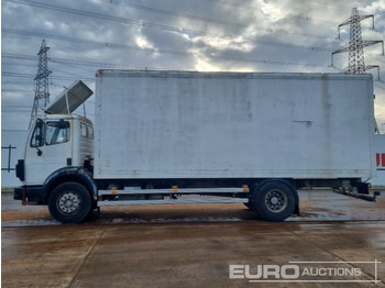 Kamion sandučar Mercedes 1820: slika Kamion sandučar Mercedes 1820