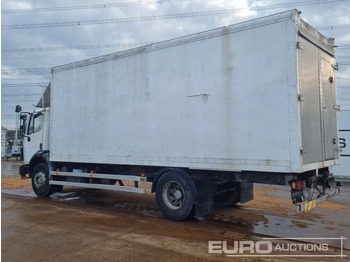 Kamion sandučar Mercedes 1820: slika Kamion sandučar Mercedes 1820