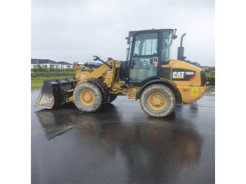 Utovarivač na kotačima CATERPILLAR 906H
