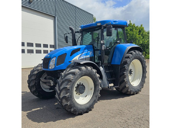 Traktor NEW HOLLAND T7000