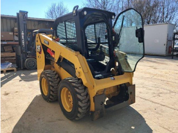Mini utovarivač CATERPILLAR 226D
