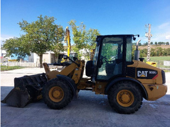 Utovarivač na kotačima CATERPILLAR 906H