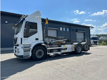 Kamion s kukastom dizalicom IVECO Stralis