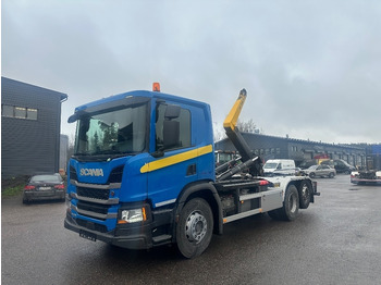 Kamion s kukastom dizalicom SCANIA P 360