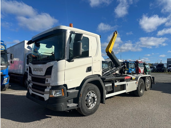 Kamion s kukastom dizalicom SCANIA P 360
