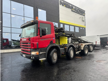 Utovarivač s proklizavajućim upravljanjem SCANIA P114