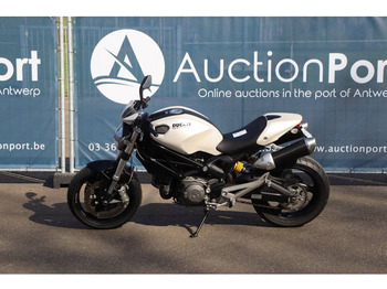 Motocikl Ducati MONSTER 696: slika Motocikl Ducati MONSTER 696